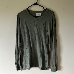 Large green long sleeve shirt